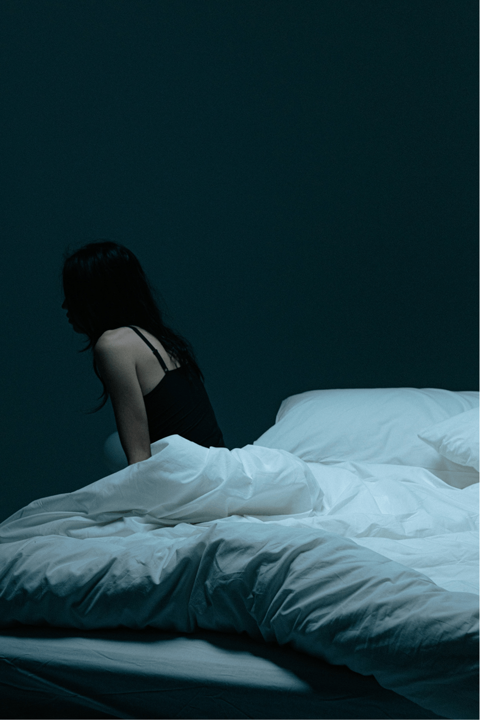 Woman experiencing dysmenorrhea symptoms